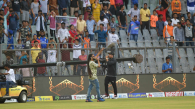 Divine lights up the Wankhede